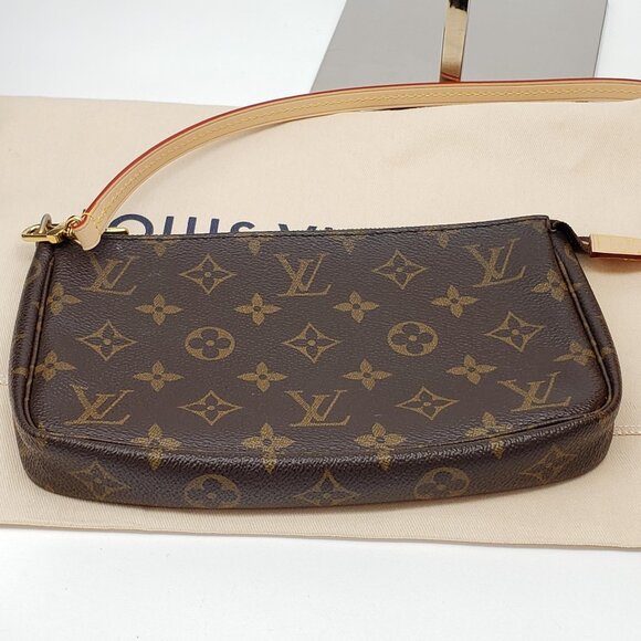 Authentic Louis Vuitton Pochette Accessories Monogram Shoulder Bag 490-120925 - Picture 9 of 15